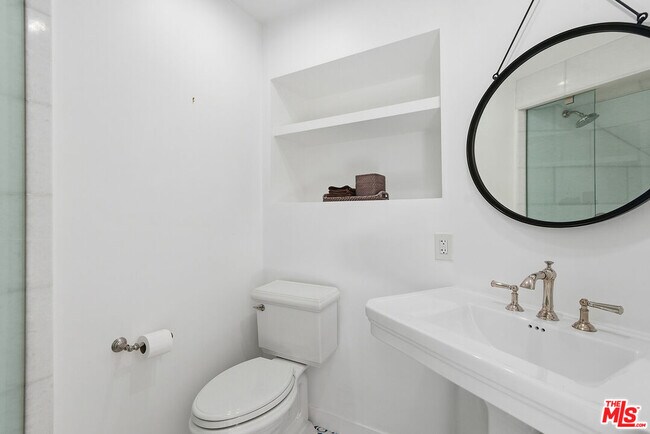 Building Photo - 9305 Hazen Dr