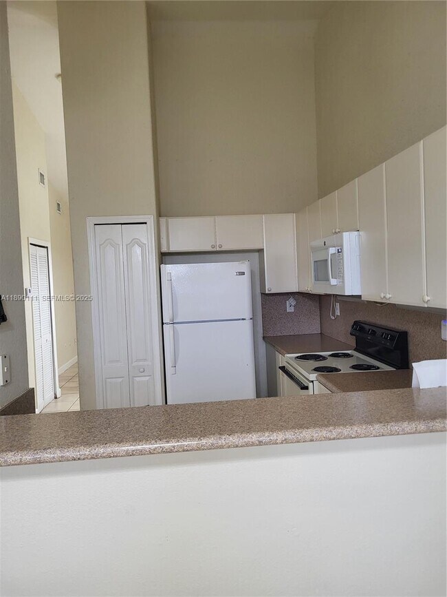 Building Photo - 2551 SE 16th Terrace