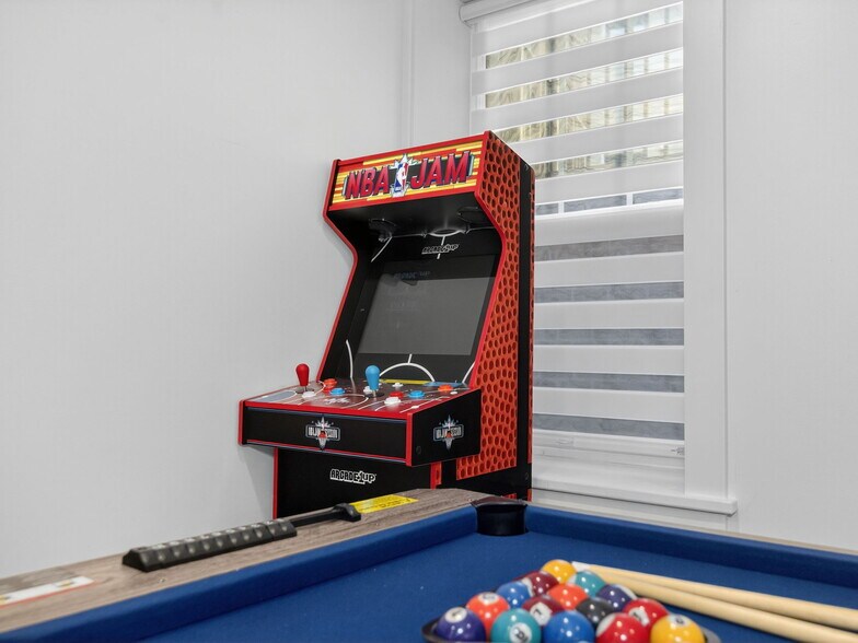 Building Photo - 359 Broadway