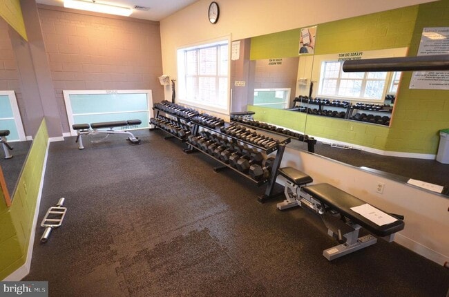 Building Photo - 4950 Brenman Park Dr