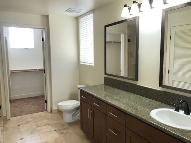 Building Photo - Single Story 2 + 2, plus Den Condo in Downtown Ventura Cannery!