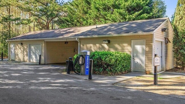 Building Photo - 3600 Park Lake Ln