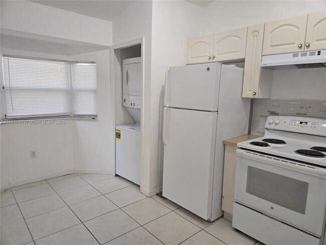 Building Photo - 2920 SE 12th Rd