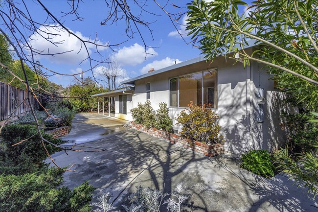 Building Photo - Tons of Space l Great Schools l Prime Sili...