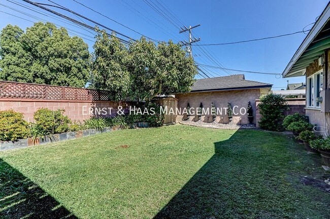 Building Photo - 6533 E Monlaco Rd