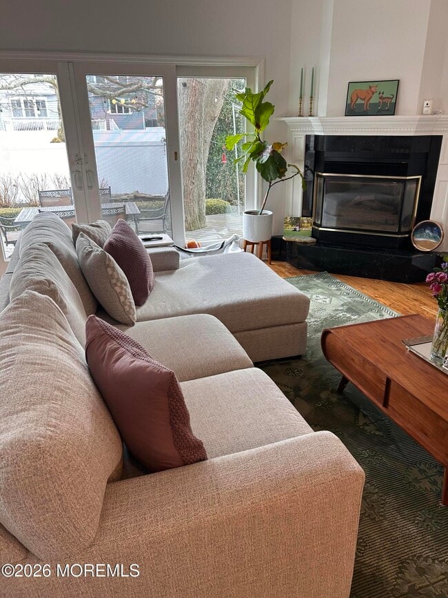 Building Photo - 6 Cook St