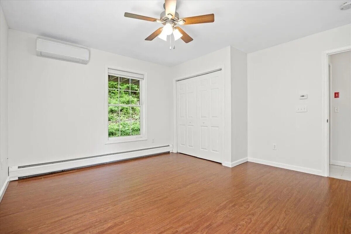 Building Photo - 14 Woodside Dr