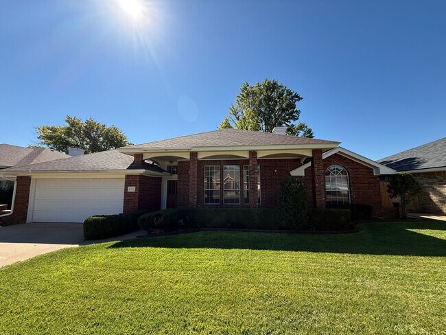 Primary Photo - Beautiful 4 Bedroom Home Located in the Zi...
