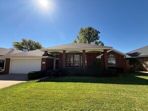 Building Photo - Beautiful 4 Bedroom Home Located in the Zi...