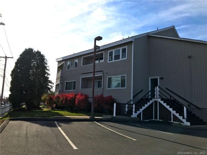 Building Photo - 3250 Main St