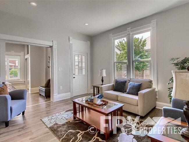 Building Photo - Fully remodeled 2  bed + office, main floo...