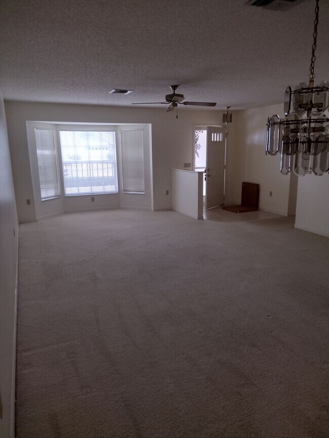 Building Photo - 2 bedroom 2 bathroom Large House for rent ...
