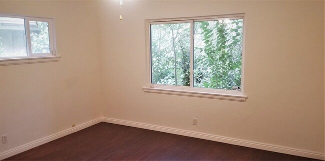 Building Photo - Amazing 2-Story 4 Bdr 3 Bath Family Home i...