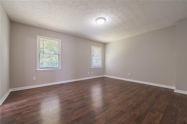 Building Photo - 493 Silverthorne Cir