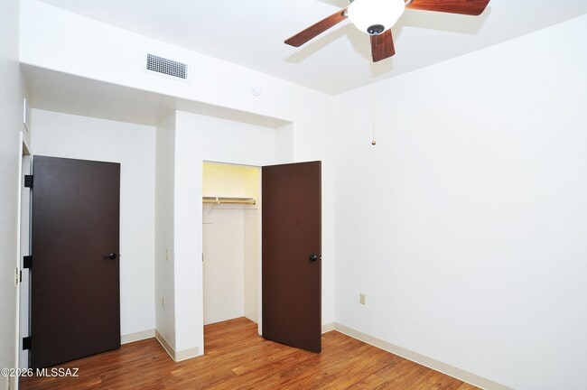 Building Photo - 1040 E Halcyon Rd