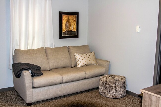 Building Photo - 422 1/2 W New York Ave