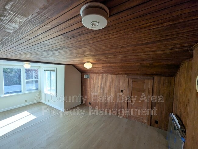 Building Photo - 1529 Josephine St