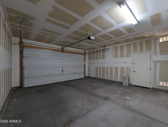 Building Photo - 1253 N 166th Ave