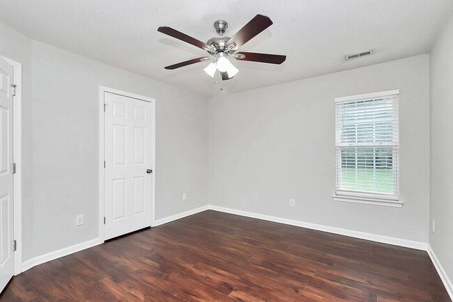 Building Photo - Updated 3BD/2BA Ranch Home in McDowell Mea...
