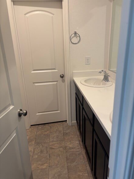 Building Photo - 613 Sweet Pea St