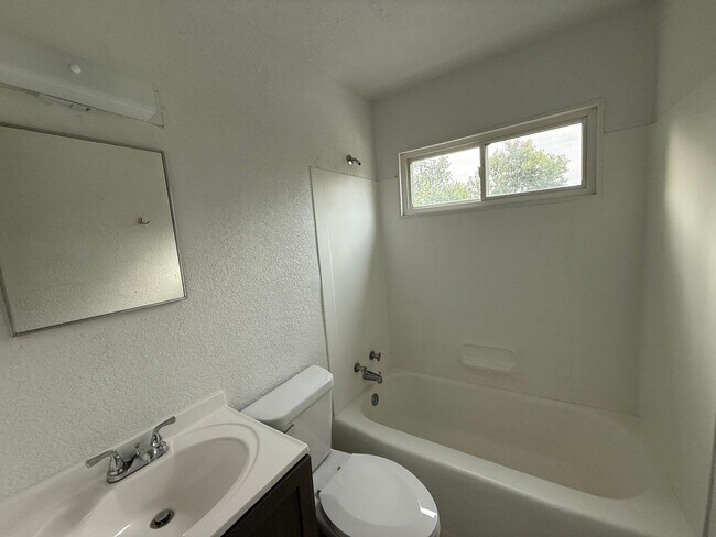 Building Photo - 2606 E Hennepin Ave