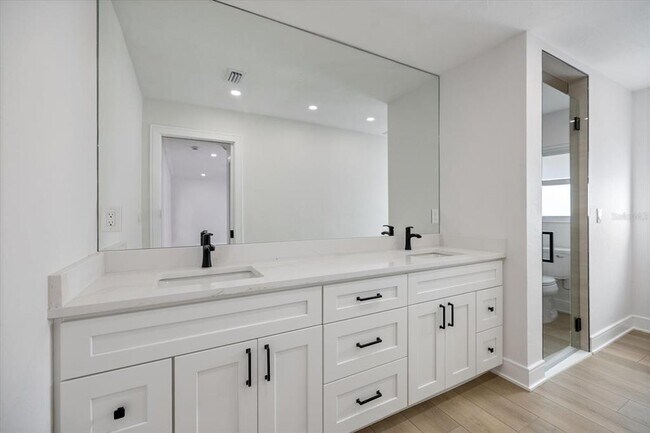 Building Photo - 328 Monet Dr