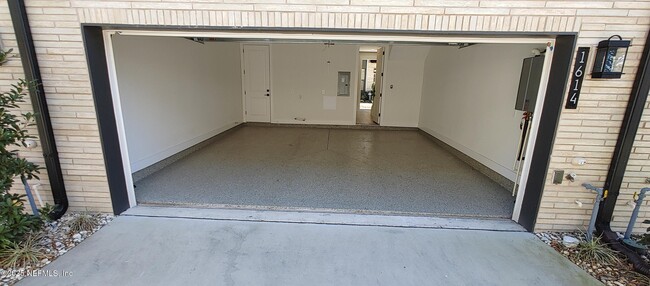 Building Photo - 1614 Bridgeton Dr