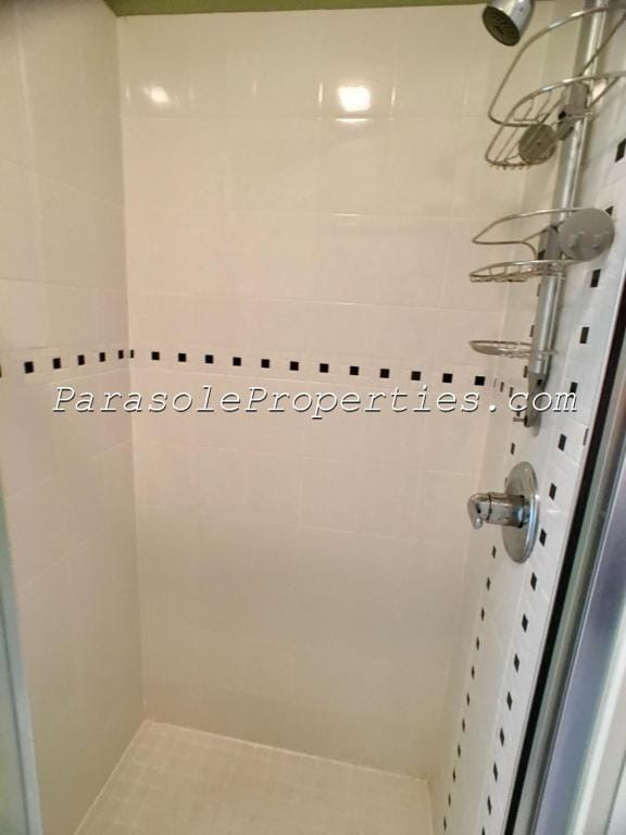 Building Photo - 704 Cooney St