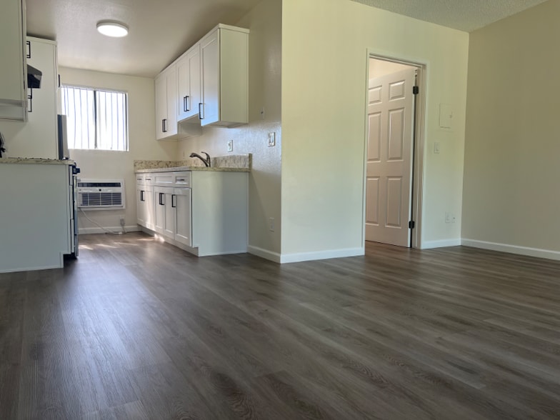 Building Photo - 7424 Radford Ave