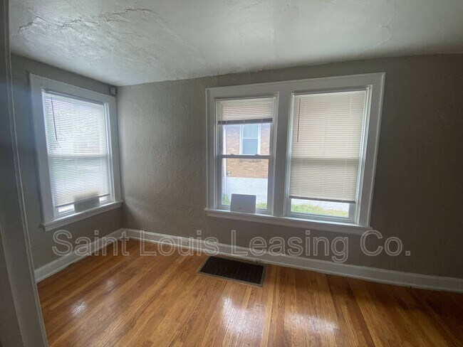 Building Photo - 1214 Gruner Pl