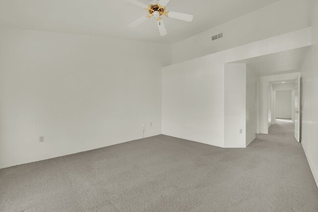 Building Photo - A Must See!!! Beautiful 2/2 home!!! Summerlin!!