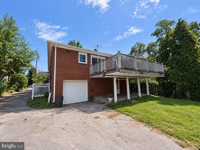 Building Photo - 6797 Lawnton St