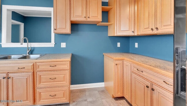 Building Photo - Lease to Own