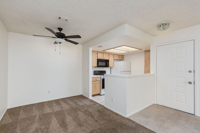 Building Photo - New paint and carpet in 2nd floor unit in ...