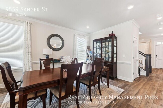 Building Photo - 9559 Sanger St