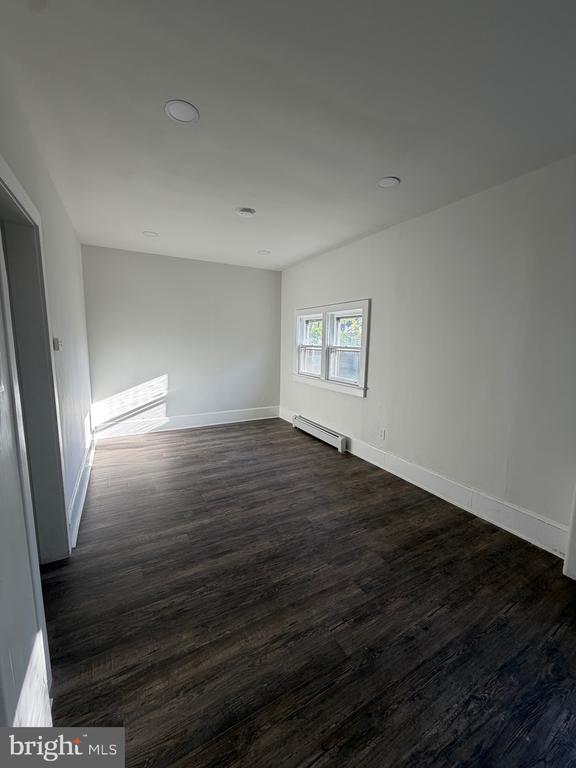 Building Photo - 517 Bentley Ave