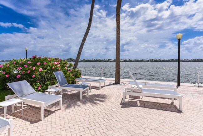 Building Photo - 2600 N Flagler Dr