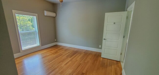 Building Photo - Luxury Student Living- 4BR/4BA Townhome Near UGA (Available Fall 2026)