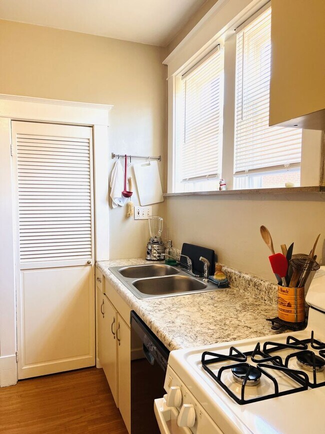 Building Photo - 3668 Wilmington Ave