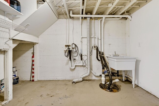 Building Photo - 3660 SE Tenino St