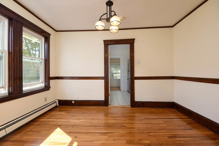 Building Photo - 59 Goodenough St