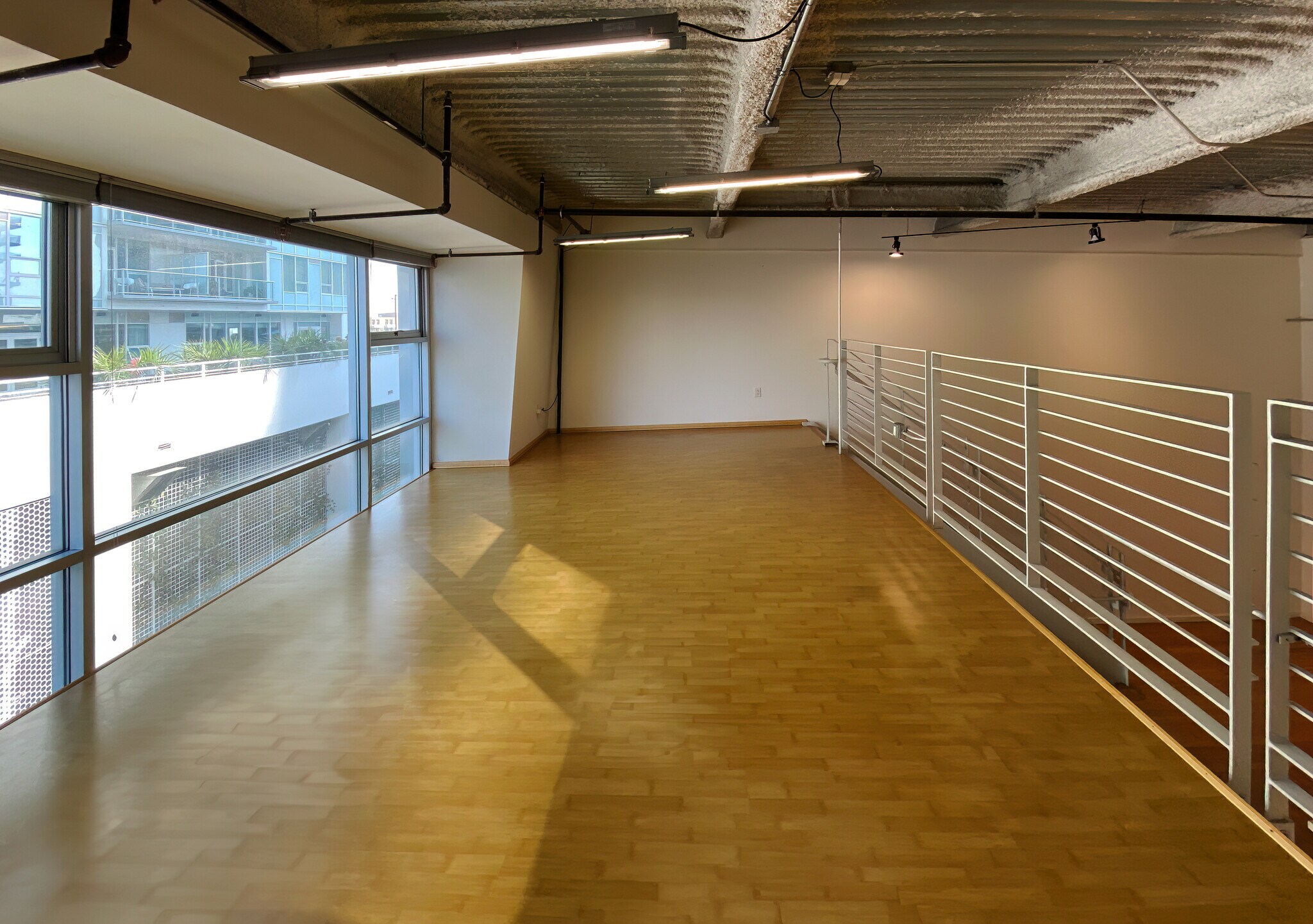 Building Photo - 1130 S FLOWER St