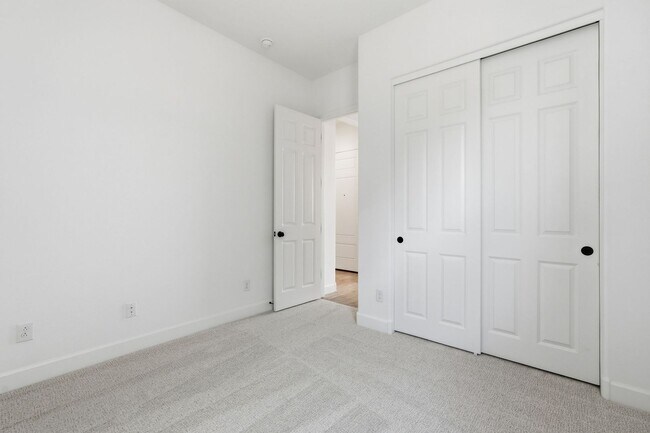 Building Photo - 2942 Manzanilla Ave