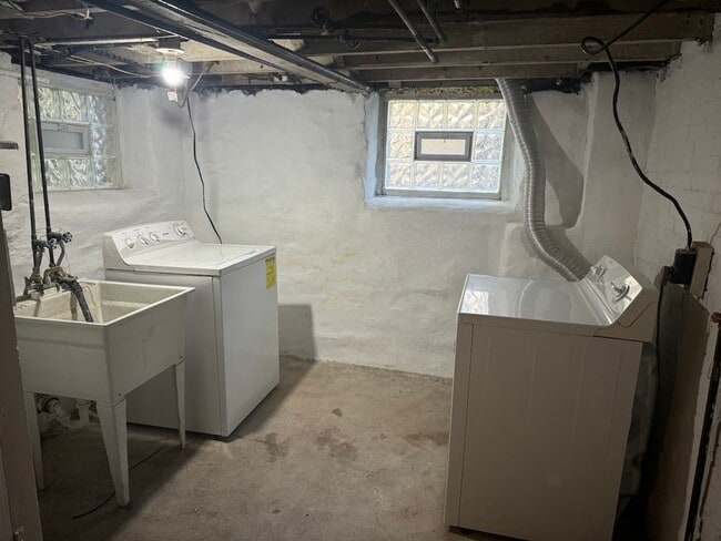 Building Photo - Updated Highland Park Townhome!