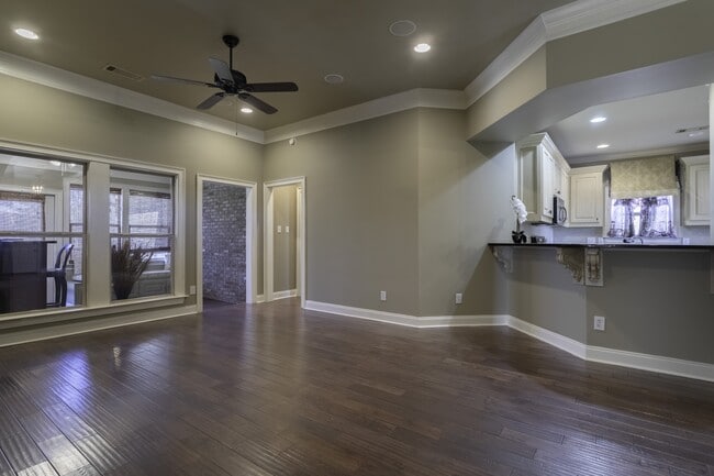 Building Photo - 5906 Amberwood Dr