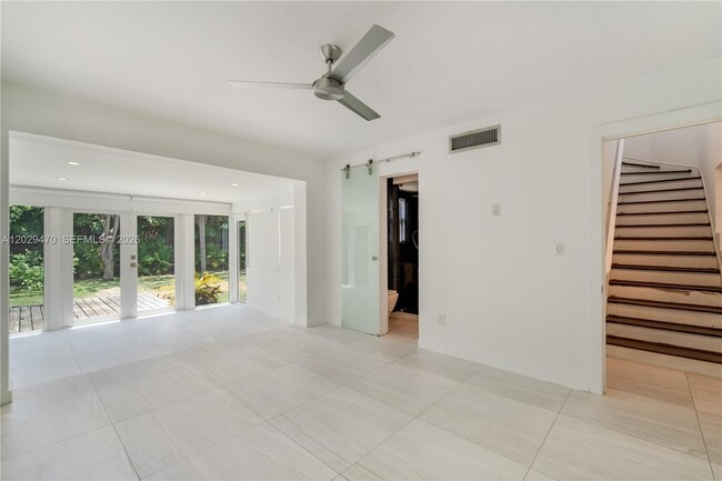 Building Photo - 550 W 49th St