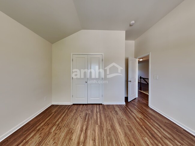 Building Photo - 525 Brickstone Way