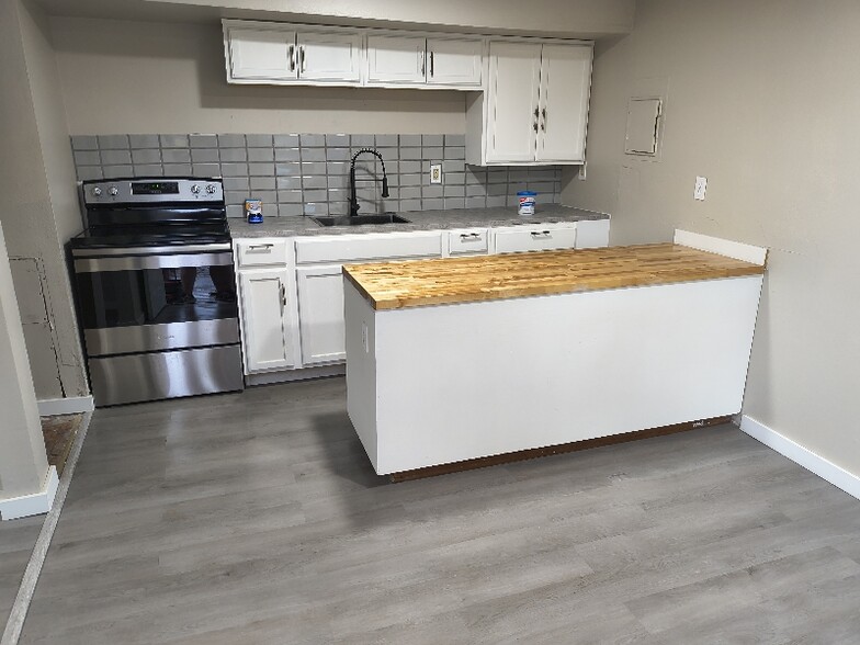 Primary Photo - 9035 SE Division St