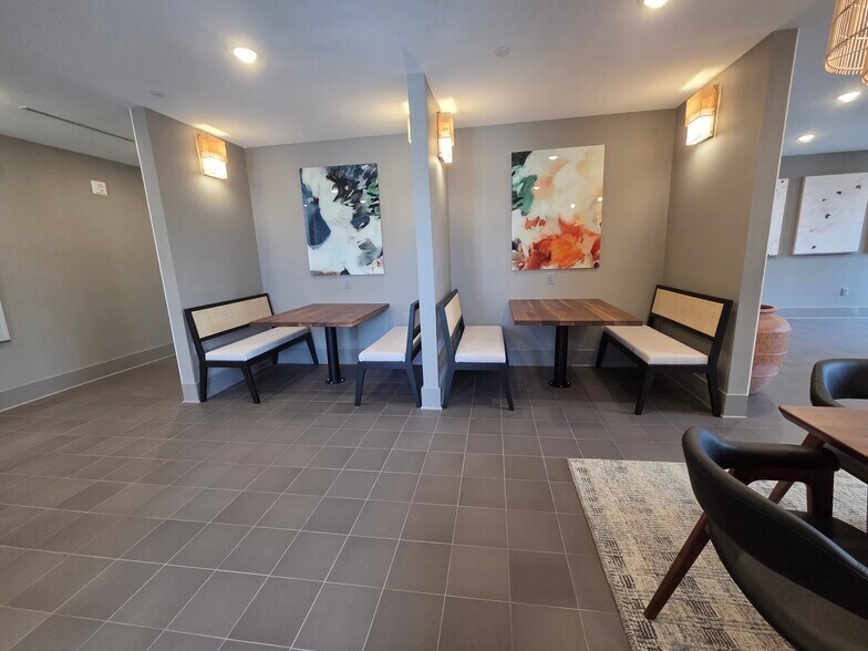 Building Photo - 6710 SW 29th St