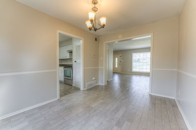 Building Photo - Qualified Tenants Get 50% Off First Month!...